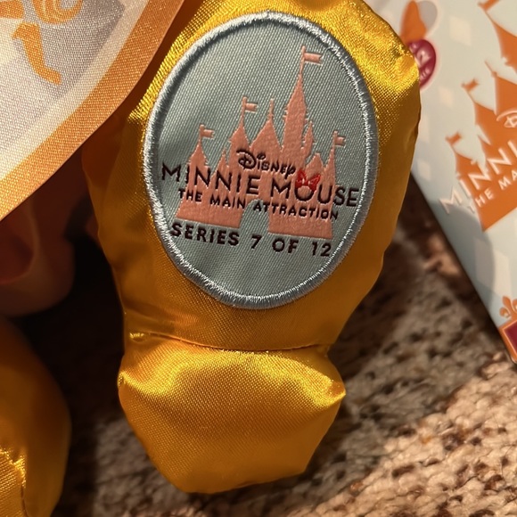 Minnie Mouse the Main Attraction Carousel Plush - Picture 2 of 3